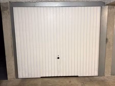 garage fermé sécurisé