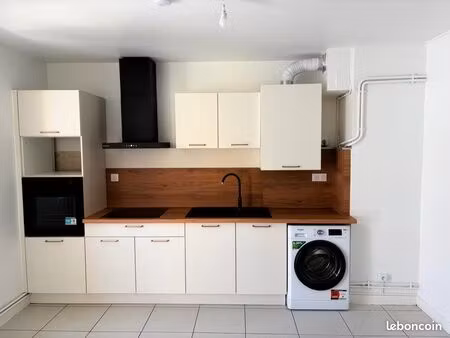 t3 56 m² entièrement rénové – 2 chambres – cuisine équipée – châteaugay (650 cc)