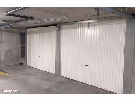 double garage / double box fermé (30 m²)