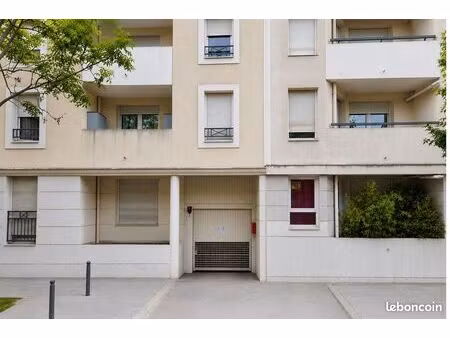garage fermé 13m2 - charpennes