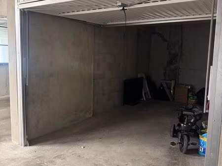 garage fermé de 13 m²