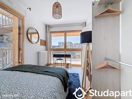 chambre 1 pièce 13 m²