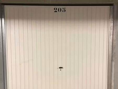 garage fermé rue félix mangini 13m²