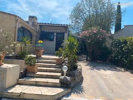 maison 3 pièces dans un domaine