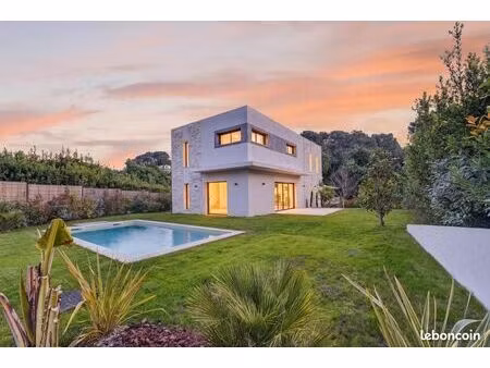 villa 5 pièces 182 m²