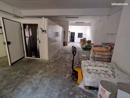 local de dépôt 120 m² à louer – vence – accès facile »