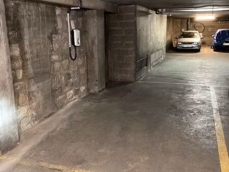 grand parking pour suv + borne électrique – rue de wattignies – paris 12e