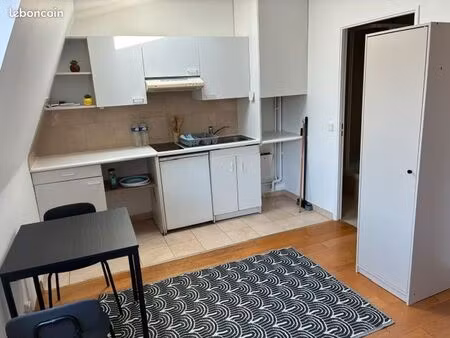 studio meublé rénové rue de lappe 11e très calme