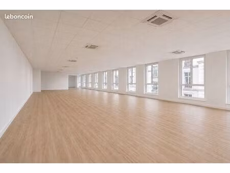 bureaux 652 m²