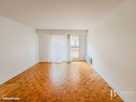 studio 1 pièce 31 m²