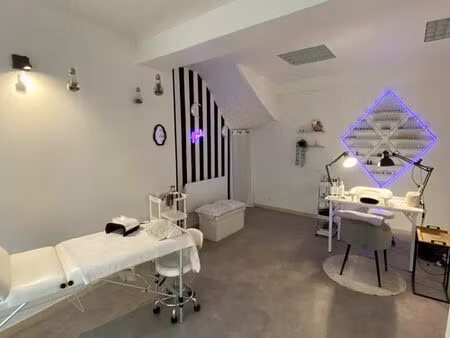 salon de beauté/ local commercial 22m2 bail à reprendre - lagnieu 01