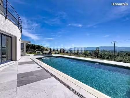 propriété 7 pièces 200 m²