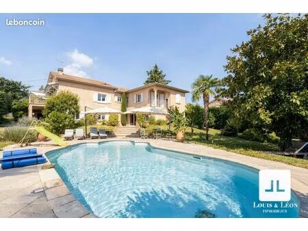 propriété 7 pièces 206 m²