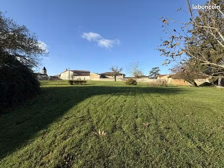 terrain 570 m² garnerans