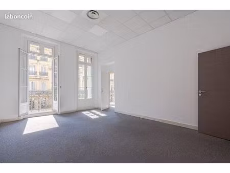 bureau 123 m²