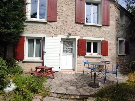 charmante maison ancienne avec jardin au calme et sans vis à