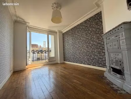 paris 20e – rue haxo – charme de l’ancien avec balcon