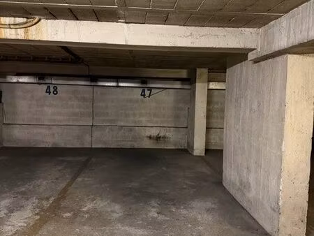 grande place de parking à louer – résidence le carrousel – place de la liberté (toulon)