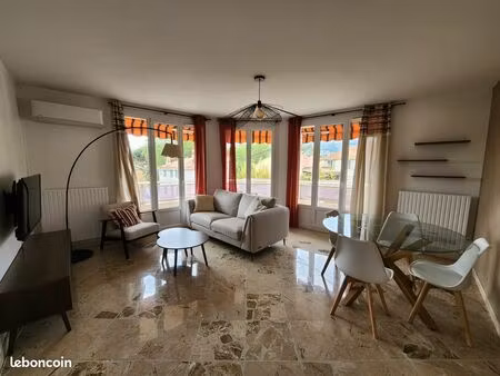 t2 meublé 55m² - st roch - parking privé et balcon