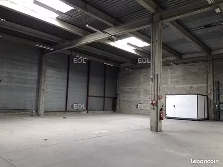 local d'activité 817 m²