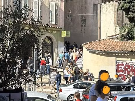 emplacement premium – droit au bail à l’entrée du panier 13002
