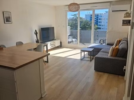 appartement t3 60 m² – résidence récente (2009) – terrasse – garage fermé – vénissieux - l