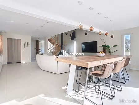 maison 5 pièces 145 m²