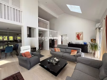 location meublée maison 7 pièces 175 m² à chavenay (78450)  3 500 €