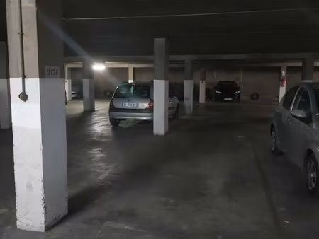 loue place de parking privée sécurisée