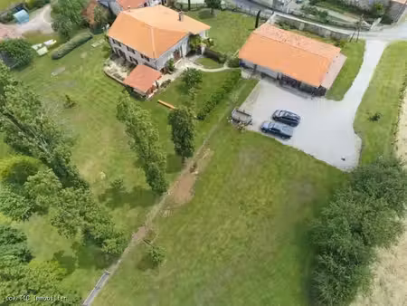 bel ensemble de 2 maisons avec grand terrain