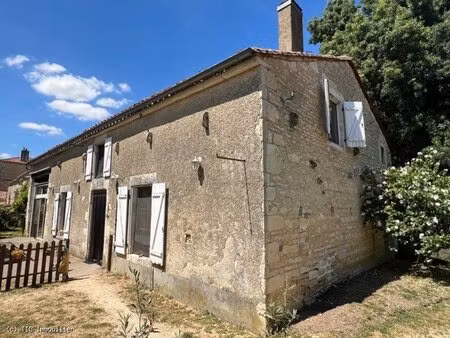 belle maison ancienne avec grand terrain et nombreuses