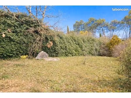 terrain 1 061 m² rocbaron
