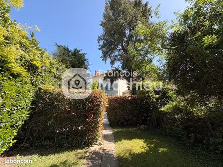maison 8 pièces 222 m²