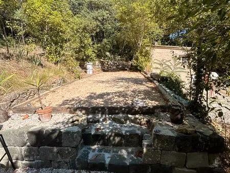 cabanon avec terrain clos de 800 mètres carrés