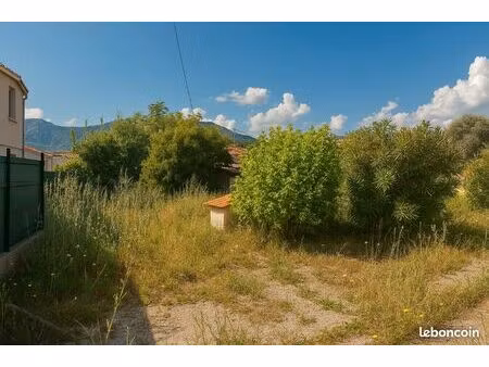 terrain 190 m² six fours les plages