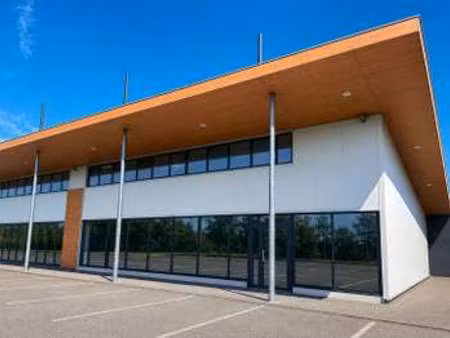 location bureaux et commerces à fouesnant (29170) : à louer / 300m² fouesnant
