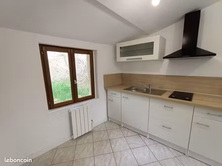 t2 duplex traversant centre ancien de rognes