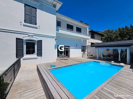 propriété 9 pièces 225 m²