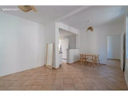 à louer – local professionnel t2 de 35 m² avec cour – marseille 6ᵉ – professions libérales
