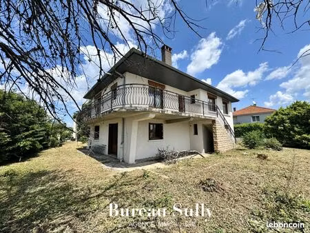 maison 10 pièces 203 m²