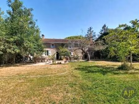 vente maison à vieillevigne (44116) : à vendre / 216m² vieillevigne