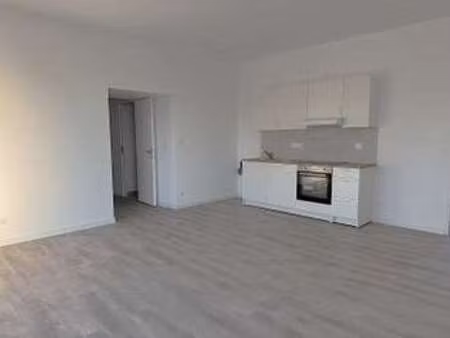 location appartement 4 pièces à lesneven (29260) : à louer 4 pièces / 72m² lesneven