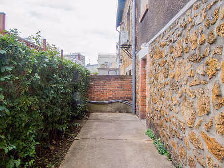 studio meublé avec terrasse