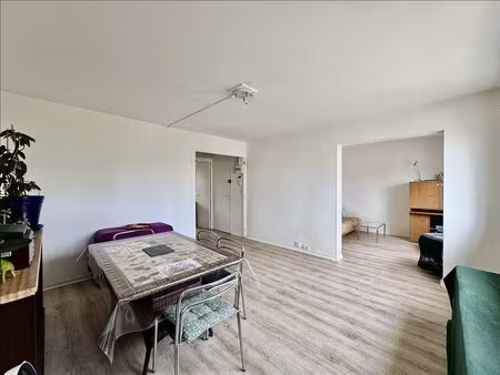 appartement - 1er étage - 67 10 m2 - 4 pièces - non meublé
