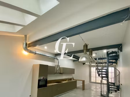loft avec patio en hyper centre-ville  calme absolu