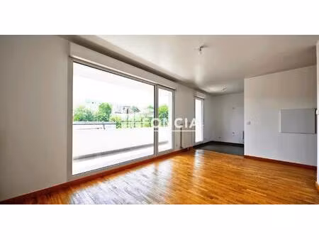 appartement 2 pièces rénové avec terrasse de 10 m² et parking en sous-sol  dans une réside