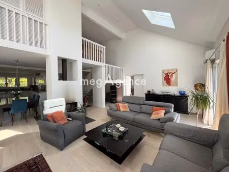 maison meublée dans résidence familiale