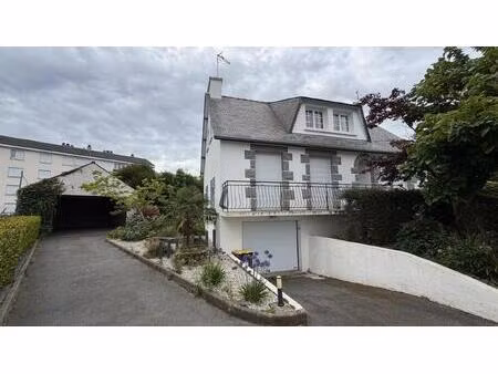 maison de avec grand garage et terrain clos