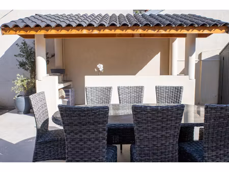 à vendre maison impeccable avec extérieur convivial lyon