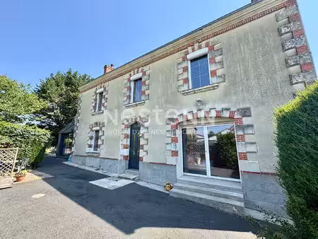 a vendre - maison de caractère - 176 m² - 4 chambres - jardin clos - proche doué-en-anjou 